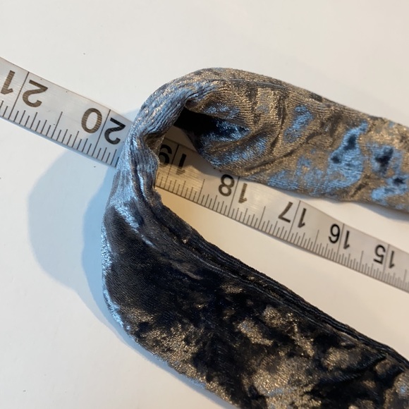 Twig & Arrow Small Black Purse Gray Velvet Strap Zipper Bag D24 - Picture 16 of 16